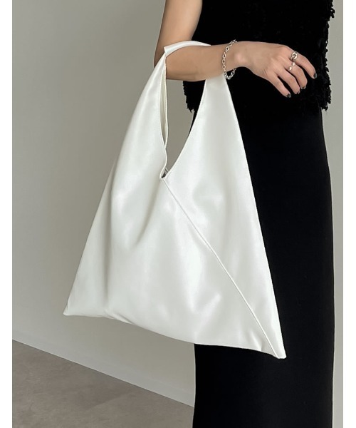 Re:EDIT（リエディ）の「[神山まりあさん着用]サンカクトートバッグ（トートバッグ・レディース・ブラック/アイボリー/グレイッシュベージュ・FREE）」の2枚目の写真