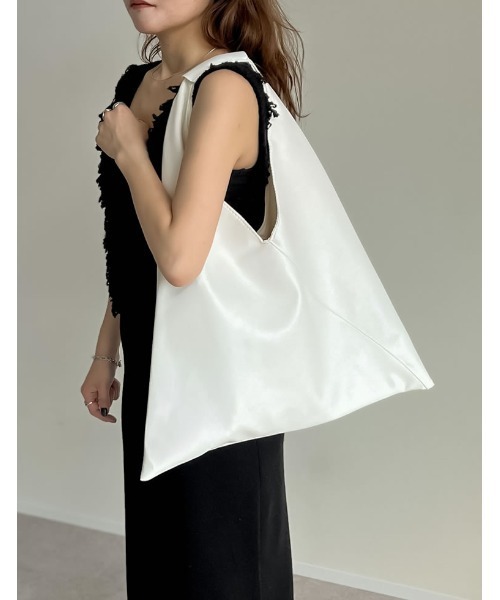 Re:EDIT（リエディ）の「[神山まりあさん着用]サンカクトートバッグ（トートバッグ・レディース・ブラック/アイボリー/グレイッシュベージュ・FREE）」の7枚目の写真