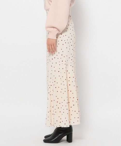 mysty woman(ミスティウーマン)の「ハートプリントマーメイドスカート 252080(スカート・レディース・アイボリー/ブラック・FREE)」の6枚目の写真