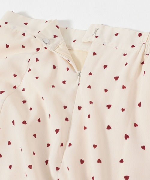 mysty woman(ミスティウーマン)の「ハートプリントマーメイドスカート 252080(スカート・レディース・アイボリー/ブラック・FREE)」の15枚目の写真