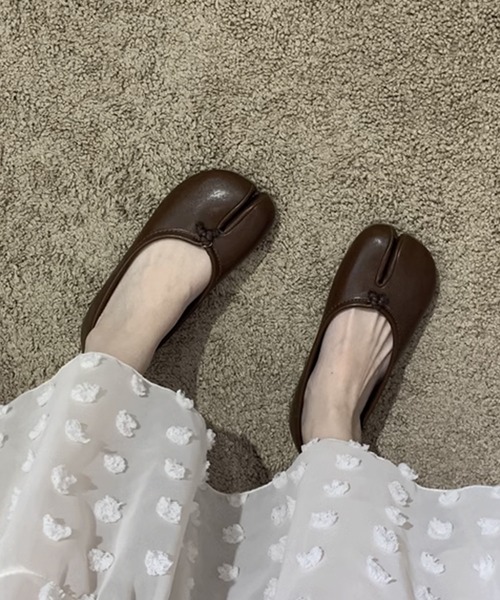 Lace Ladies（レースレディース）の「ソリッドカラー レザー調 ベーシック 足袋 パンプス（パンプス・レディース・ブラック/アイボリー/ベージュ/ブラウン・22.5cm/23cm/23.5cm/24cm/24.5cm/25cm）」の9枚目の写真
