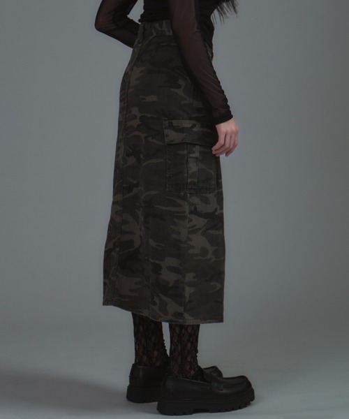 tinkerend(ティンカーエンド)の「Camouflage Slit Denim Skirt / カモフラージュ柄スリットデニムスカート(スカート・レディース・カモフラージュ・2/1)」の11枚目の写真