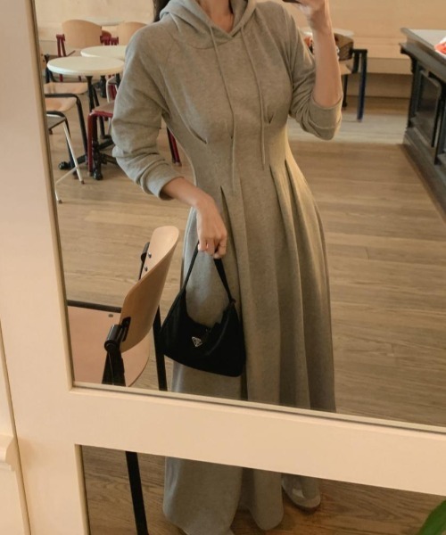 SHIENAS（シエナス）の「フード付きロングワンピース（ワンピース