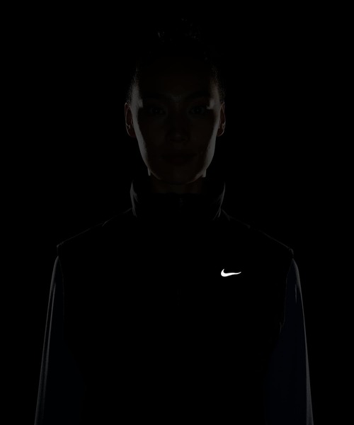 NIKE(ナイキ)の「ナイキ Therma-FIT スウィフト ウィメンズ ランニングベスト / Nike Therma-FIT Swift Women's Running Vest FB7538-010 Black(ベスト・レディース・ブラック・M/S)」の14枚目の写真