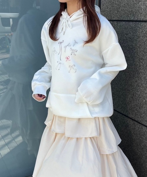 merrylatte(メリーラテ)の「リボン×レッドリボンパーカー(パーカー・レディース・ホワイト・LARGE)」の1枚目の写真