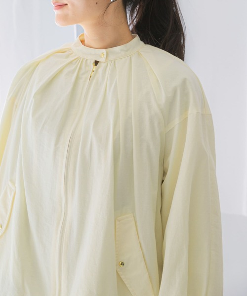 URBAN RESEARCH ROSSO WOMEN（アーバンリサーチ　ロッソ）の「ギャザーボリュームブルゾン（ブルゾン・レディース・オフホワイト/ブラック/ライトカーキ・FREE）」の16枚目の写真