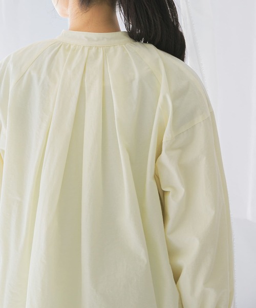 URBAN RESEARCH ROSSO WOMEN（アーバンリサーチ　ロッソ）の「ギャザーボリュームブルゾン（ブルゾン・レディース・オフホワイト/ブラック/ライトカーキ・FREE）」の19枚目の写真