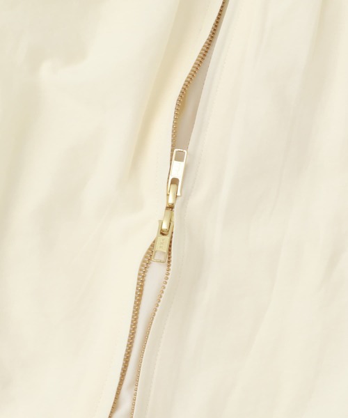 URBAN RESEARCH ROSSO WOMEN（アーバンリサーチ　ロッソ）の「ギャザーボリュームブルゾン（ブルゾン・レディース・オフホワイト/ブラック/ライトカーキ・FREE）」の8枚目の写真