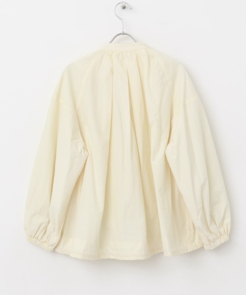 URBAN RESEARCH ROSSO WOMEN（アーバンリサーチ　ロッソ）の「ギャザーボリュームブルゾン（ブルゾン・レディース・オフホワイト/ブラック/ライトカーキ・FREE）」の10枚目の写真