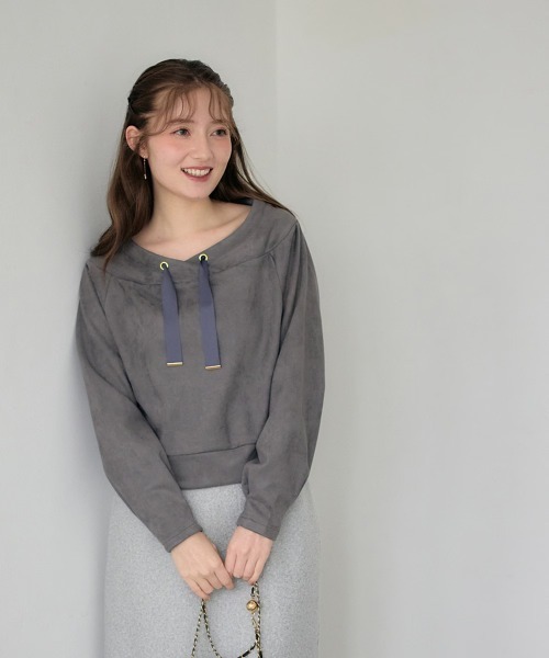 12Twelve Agenda（トゥエルブ　アジェンダ）の「フェイクスエードフード風プルオーバー（Tシャツ/カットソー・レディース・グレイッシュベージュ/ピンク/チャコールグレー・M）」の2枚目の写真