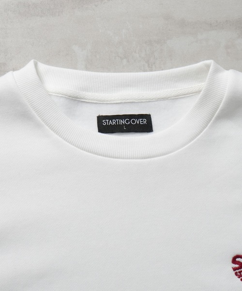 Starting Over(スターティングオーバー)の「PRINT EMBROIDERY CREWNECK DRAWCODE SWEAT LONG SLEEVE/ 裏起毛 プリント 刺繍 クルーネック ドローコードスウェット 長袖(スウェット・メンズ・チャコールグレー/アッシュグレー/ホワイト系その他2/ホワイト系その他4/ブラック系その他3/ブラック系その他/ライトグレー系1/ブラック/グレー系その他/ホワイト系その他5/ブラック系その他2/グレー系その他2/ホワイト/ホワイト系その他3/ライトグレー系/ライトグレー系2/ホワイト系その他・M/L)」の18枚目の写真