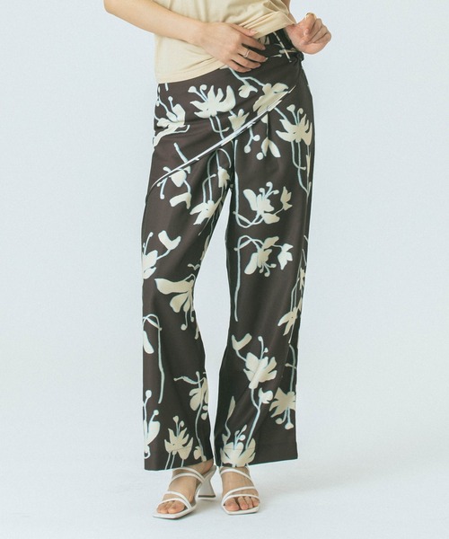 ROSE BUD(ローズバッド)の「FLOWER PRINT PANTS(その他パンツ・レディース・ブルー/オレンジ/ブラウン・ONE SIZE)」の4枚目の写真