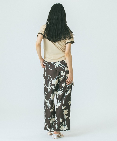 ROSE BUD(ローズバッド)の「FLOWER PRINT PANTS(その他パンツ・レディース・ブルー/オレンジ/ブラウン・ONE SIZE)」の10枚目の写真