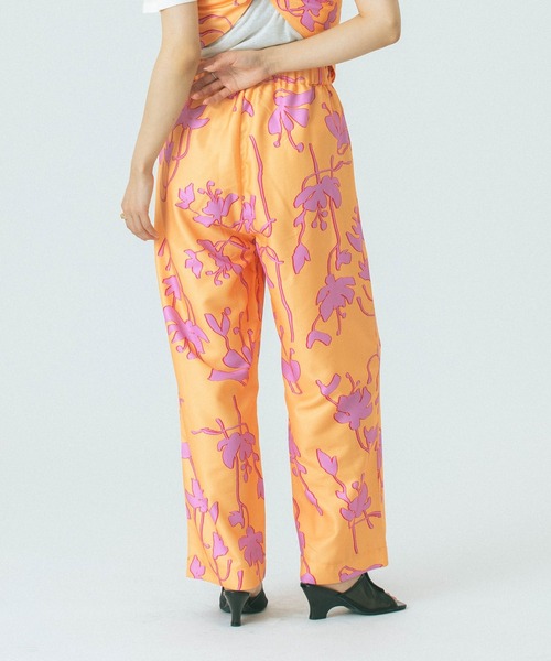 ROSE BUD(ローズバッド)の「FLOWER PRINT PANTS(その他パンツ・レディース・ブルー/オレンジ/ブラウン・ONE SIZE)」の22枚目の写真
