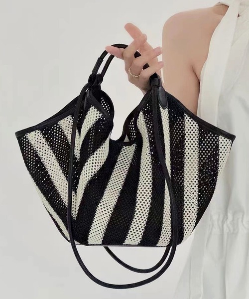 florist（フローリスト）の「【2サイズ展開】巾着ポーチ付♪ワイドストライプメッシュトートバッグ（かごバッグ・レディース・ブラック系2/ブラック系1・S/M）」の6枚目の写真