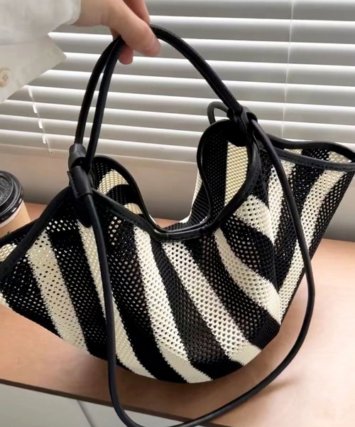 florist（フローリスト）の「【2サイズ展開】巾着ポーチ付♪ワイドストライプメッシュトートバッグ（かごバッグ・レディース・ブラック系2/ブラック系1・S/M）」の10枚目の写真