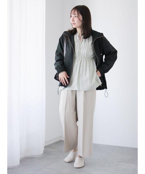 Te chichi TERRASSE(テチチテラス)の「シャーリング前後2WAYブラウス(シャツ/ブラウス・レディース・サックスブルー/ネイビー/グリーン・F)」の4枚目の写真