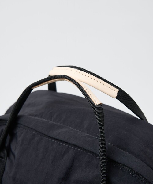 EARTH MADE(アースメイド)の「【WEB限定】【EARTH MADE】12ポケット インサイドプリント2WAYリュック(バックパック/リュック・レディース・ライトグレー/ライトベージュ/ブラック/キャメル・フリー)」の11枚目の写真