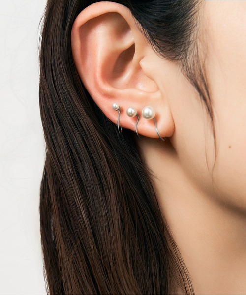 Jewel closet by L&Co.（ジュエルクローゼットバイエルアンドコー）の「K10 ホワイトゴールド シェル/貝 パール イヤリング（イヤリング・レディース・ゴールド系/ゴールド系2/ゴールド系1・FREE）」の17枚目の写真