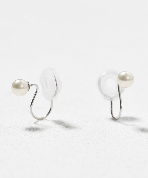 Jewel closet by L&Co.（ジュエルクローゼットバイエルアンドコー）の「K10 ホワイトゴールド シェル/貝 パール イヤリング（イヤリング・レディース・ゴールド系/ゴールド系2/ゴールド系1・FREE）」の8枚目の写真