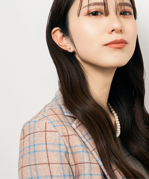 Jewel closet by L&Co.（ジュエルクローゼットバイエルアンドコー）の「K10 ホワイトゴールド シェル/貝 パール イヤリング（イヤリング・レディース・ゴールド系/ゴールド系2/ゴールド系1・FREE）」の9枚目の写真