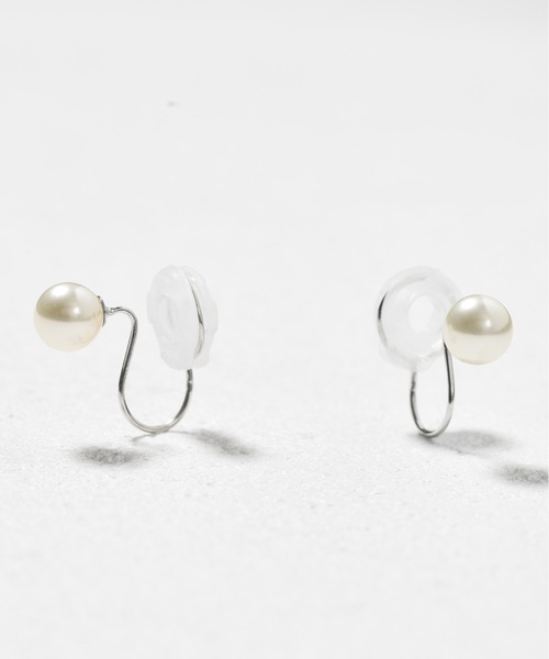 Jewel closet by L&Co.（ジュエルクローゼットバイエルアンドコー）の「K10 ホワイトゴールド シェル/貝 パール イヤリング（イヤリング・レディース・ゴールド系/ゴールド系2/ゴールド系1・FREE）」の12枚目の写真