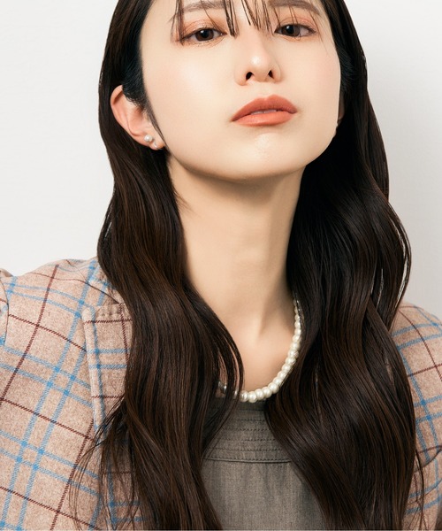 Jewel closet by L&Co.（ジュエルクローゼットバイエルアンドコー）の「K10 ホワイトゴールド シェル/貝 パール イヤリング（イヤリング・レディース・ゴールド系/ゴールド系2/ゴールド系1・FREE）」の13枚目の写真