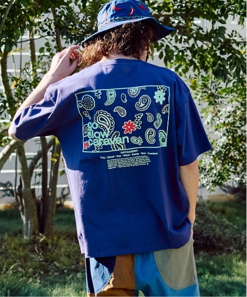 go slow caravan(ゴースローキャラバン)の「USA/C スクエアLOGO バックプリント ゆったり TEE(Tシャツ/カットソー・メンズ・ホワイト/アイボリー/ブラック/イエロー/ブルー/バイオレット・MEDIUM/LARGE/X-LARGE)」の5枚目の写真