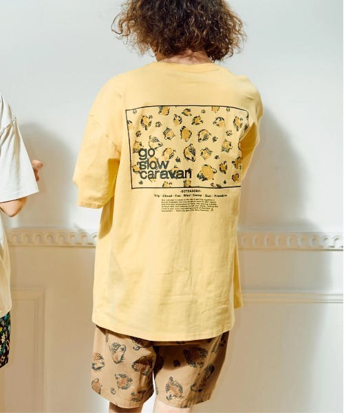 go slow caravan(ゴースローキャラバン)の「USA/C スクエアLOGO バックプリント ゆったり TEE(Tシャツ/カットソー・メンズ・ホワイト/アイボリー/ブラック/イエロー/ブルー/バイオレット・MEDIUM/LARGE/X-LARGE)」の6枚目の写真