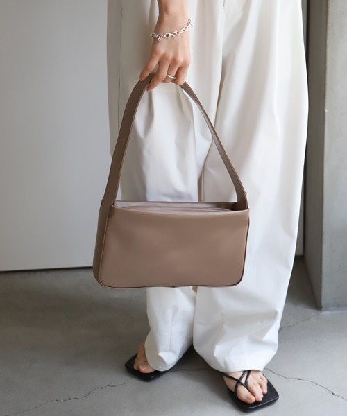Right-on ショルダーバッグ 「MELO」オバールシェイプバッグ