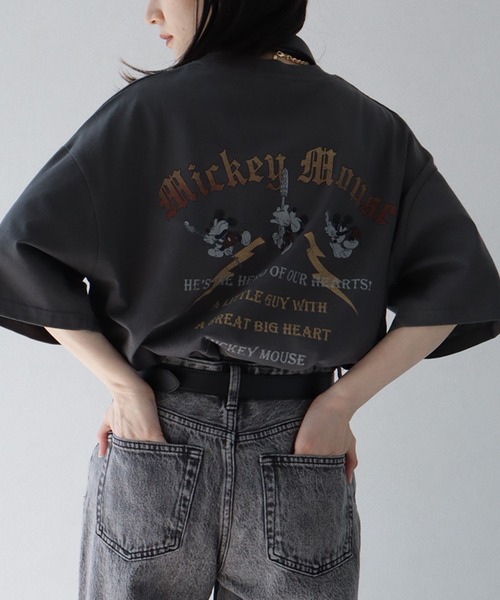 Disney(ディズニー)の「【Disney/ディズニー】ヴィンテージライクロックミッキープリントTシャツ(Tシャツ/カットソー・メンズ・スミクロ/ブラック系その他/ホワイト系その他/アイボリー・M/LL/L)」の9枚目の写真
