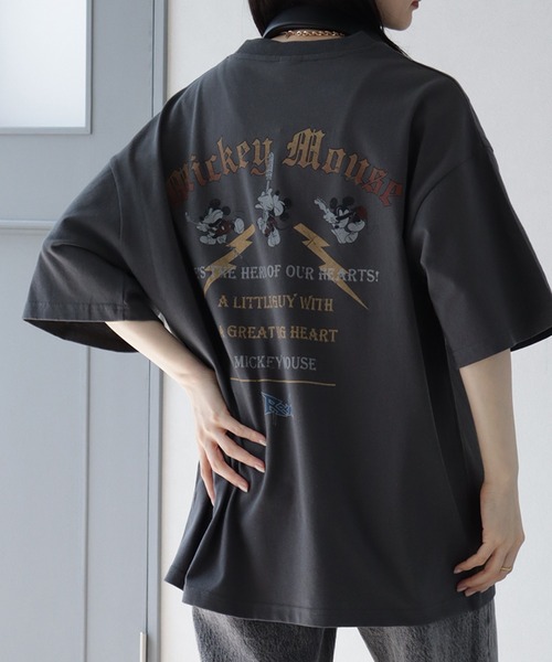 Disney(ディズニー)の「【Disney/ディズニー】ヴィンテージライクロックミッキープリントTシャツ(Tシャツ/カットソー・メンズ・スミクロ/ブラック系その他/ホワイト系その他/アイボリー・M/LL/L)」の12枚目の写真