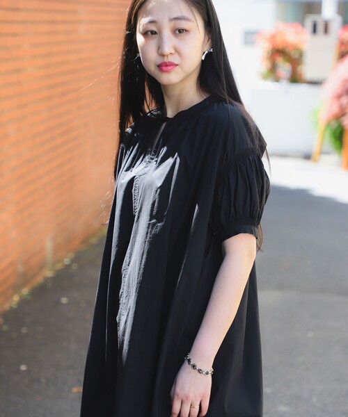 Ray BEAMS（レイビームス）の「スリットネック ボリューム ワンピース（ワンピース・レディース・ブルー/ブラック/ケリーグリーン・ONE SIZE）」の9枚目の写真