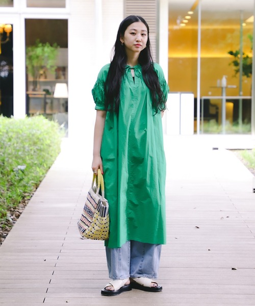 Ray BEAMS（レイビームス）の「スリットネック ボリューム ワンピース（ワンピース・レディース・ブルー/ブラック/ケリーグリーン・ONE SIZE）」の4枚目の写真