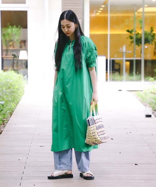 Ray BEAMS（レイビームス）の「スリットネック ボリューム ワンピース（ワンピース・レディース・ブルー/ブラック/ケリーグリーン・ONE SIZE）」の5枚目の写真