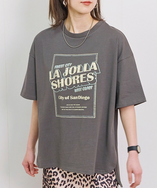 Fizz（フィズ）の「【Fizz/フィズ】　スクエアプリント　裾ラウンドTシャツ（Tシャツ/カットソー・レディース・ホワイト/チャコール・M）」の3枚目の写真