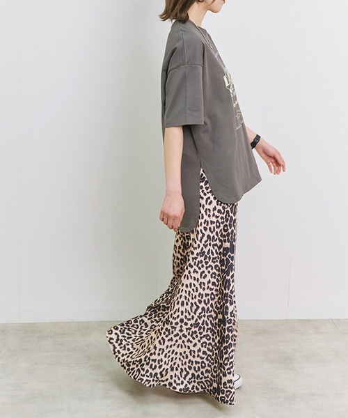 Fizz（フィズ）の「【Fizz/フィズ】　スクエアプリント　裾ラウンドTシャツ（Tシャツ/カットソー・レディース・ホワイト/チャコール・M）」の5枚目の写真