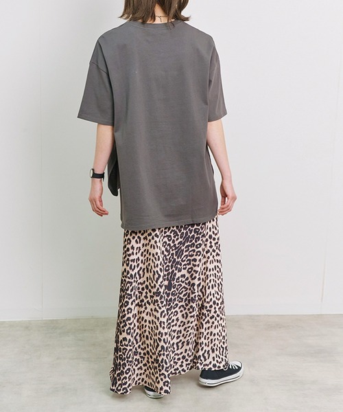 Fizz（フィズ）の「【Fizz/フィズ】　スクエアプリント　裾ラウンドTシャツ（Tシャツ/カットソー・レディース・ホワイト/チャコール・M）」の6枚目の写真