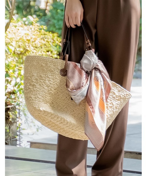 Re:EDIT（リエディ）の「選べる大判スカーフ柄アソート（ストール/ショール・レディース・ブラウン/オレンジ/ベージュ/グレー・FREE）」の2枚目の写真