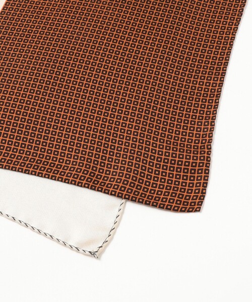 BEAMS F（ビームスエフ）の「【別注】REGAGLIA / シルク パネル柄 ネッカチーフ（マフラー・メンズ・ブラック・ONE SIZE）」の2枚目の写真