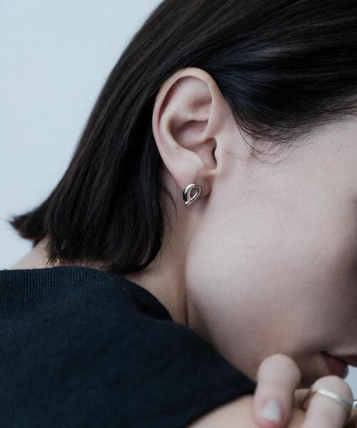 SMELLY(スメリー)の「SMELLY so’ asymmetric solid pierce(ピアス(両耳用)・レディース・シルバー・-)」の1枚目の写真