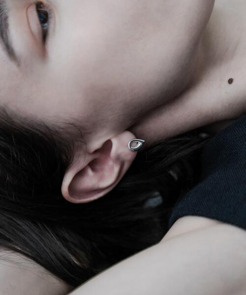 SMELLY(スメリー)の「SMELLY so’ asymmetric solid pierce(ピアス(両耳用)・レディース・シルバー・-)」の4枚目の写真
