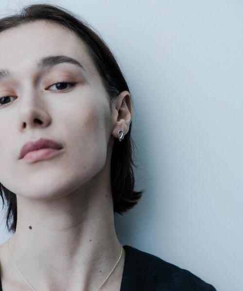 SMELLY(スメリー)の「SMELLY so’ asymmetric solid pierce(ピアス(両耳用)・レディース・シルバー・-)」の5枚目の写真