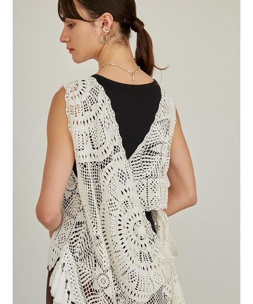 styling/（スタイリング）の「ハンドクロシェニットベスト（ベスト・レディース・ブラック/ホワイト・FREE）」の14枚目の写真