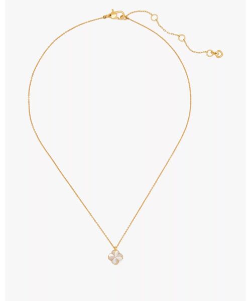 kate spade new york（ケイトスペード ニューヨーク）の「スペード フラワー ミニ ペンダント（ネックレス・レディース・ホワイト・ONESIZE）」の3枚目の写真