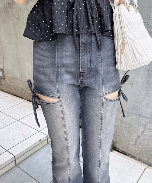 本日限定INGNI サイドリボンカットアウトフレアデニムパンツ 即日発送 セール】【WEB限定】サイドリボンカットアウトフレアデニム