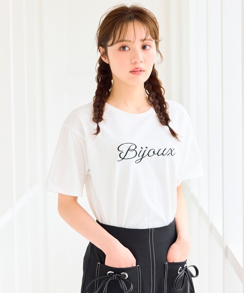 Feroux(フェルゥ)の「【洗える】Bijou刺繍Tシャツ(Tシャツ/カットソー・レディース・ブラック系/ホワイト系・F)」の1枚目の写真