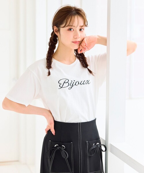 Feroux(フェルゥ)の「【洗える】Bijou刺繍Tシャツ(Tシャツ/カットソー・レディース・ブラック系/ホワイト系・F)」の7枚目の写真