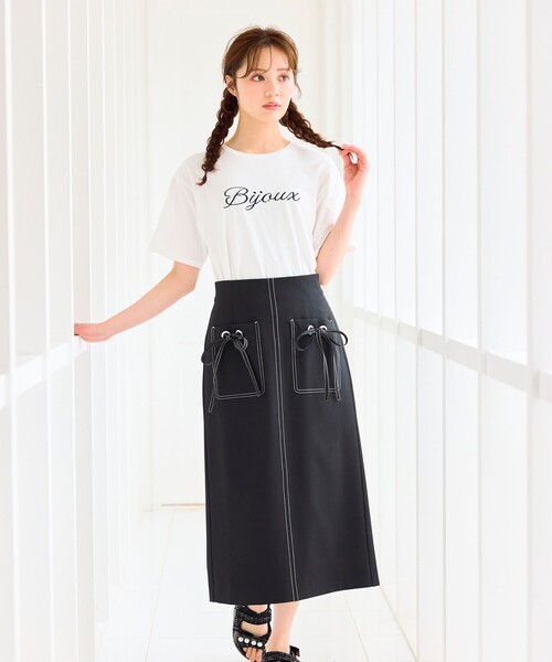 Feroux(フェルゥ)の「【洗える】Bijou刺繍Tシャツ(Tシャツ/カットソー・レディース・ブラック系/ホワイト系・F)」の8枚目の写真