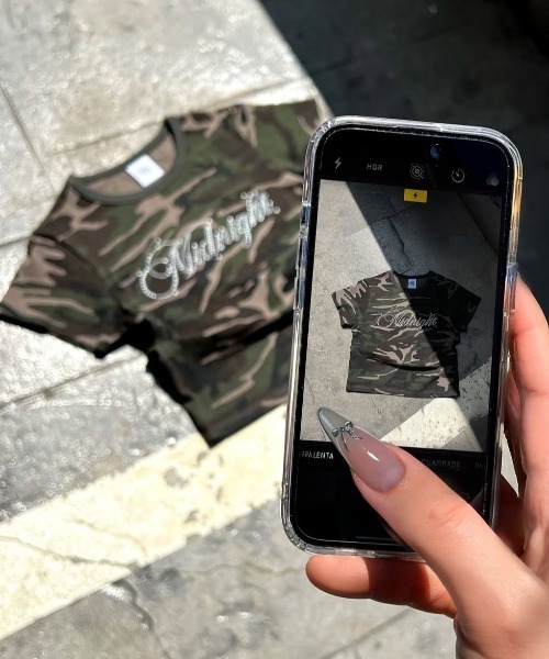 tシャツ A'GEM/9 × .kom 「MIDNIGHT MOVE/ミッドナイトムーブ」 CAMO T-SHIRT/カモ半袖Tシャツ レディース A'GEM/9 × .kom 『MIDNIGHT MOVE/ミッドナイトムーブ』 CAMO T
